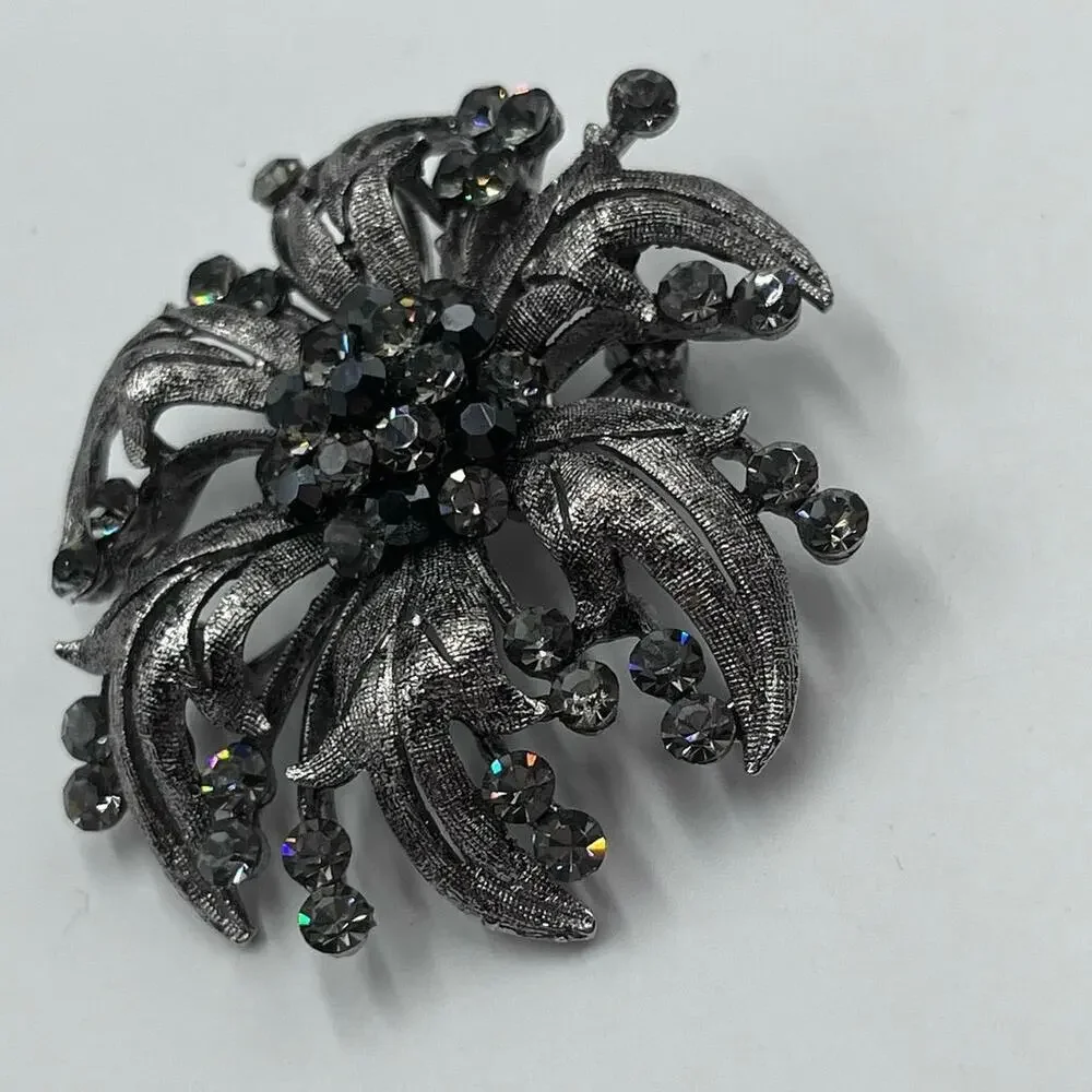 Vintage Black Metal‎ Brooch Pin Black clear Stones flower leaf bow ribbon Spray